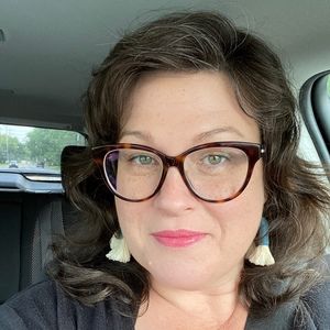 Meet your Posher, Angie